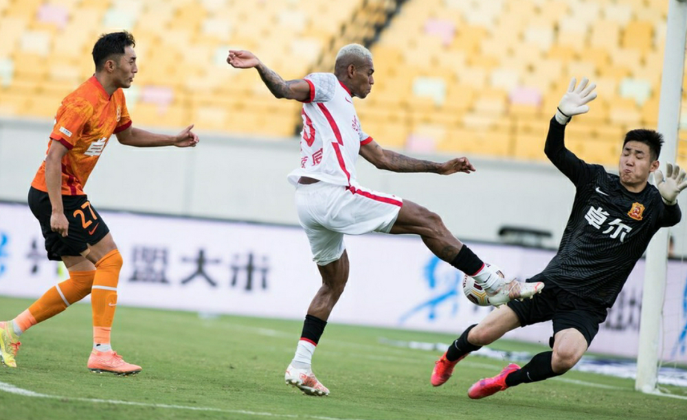  维罗纳门将神扑救主，弱旅逼平领头羊创造冷门  